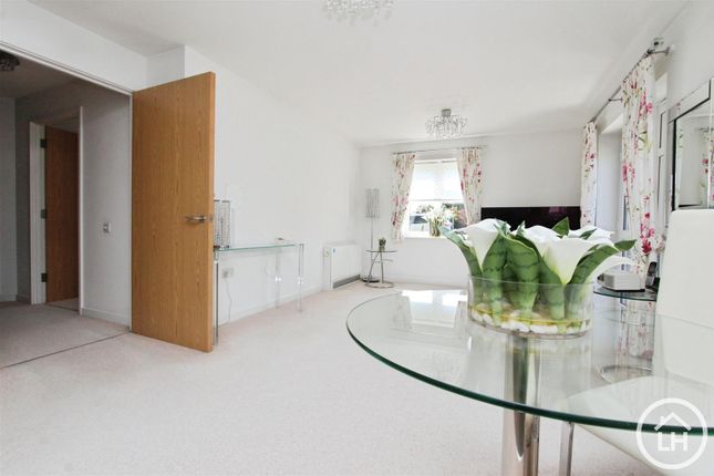 Flat 3, Regis Gate, North Street, Sittingbourne photo 4