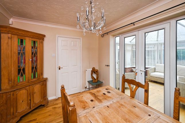 23, Thorpelands Avenue, Mansfield photo 4