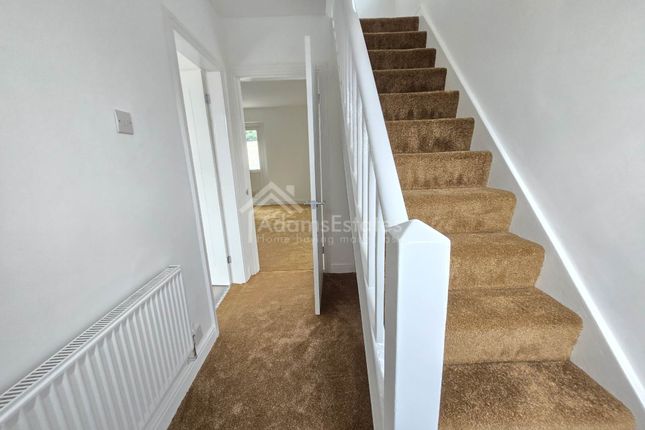 28, Laverhill, Liversedge photo 2