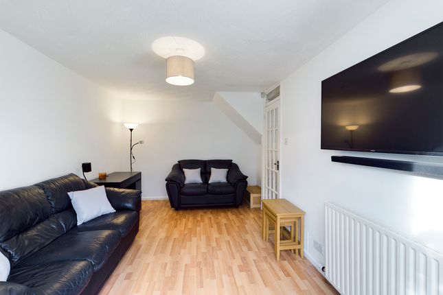 18 Rosebank Gardens, Leeds photo 2