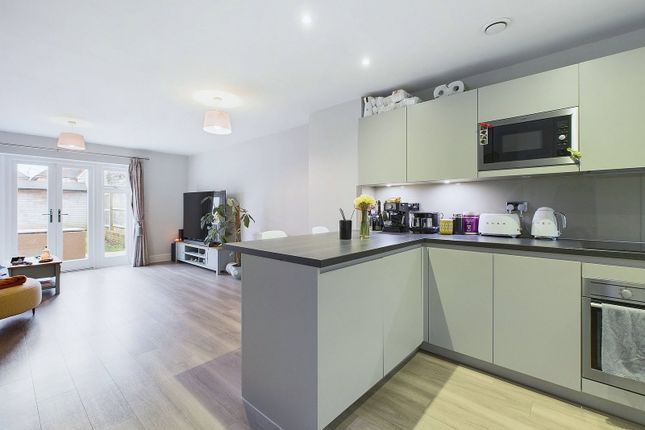 21, Willow Place, Horsham photo 2