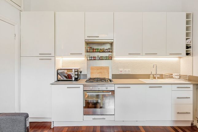 Flat 4, 198, Ladbroke Grove, London photo 3