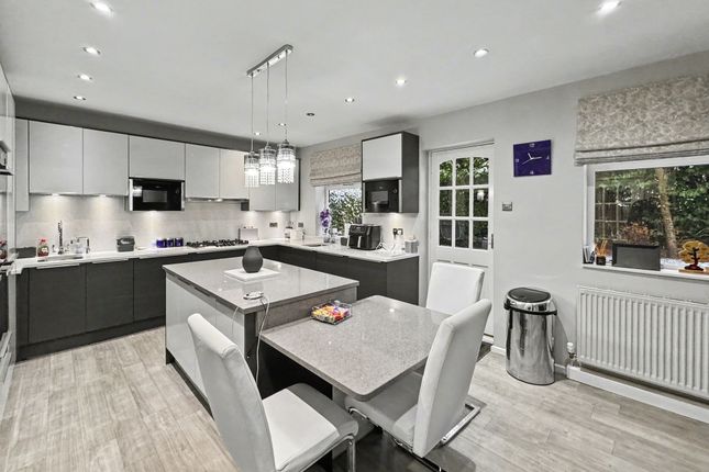 2 Edenfield Road, Manchester photo 2