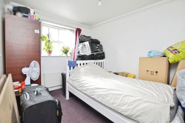 323, Tollgate Road, London photo 4