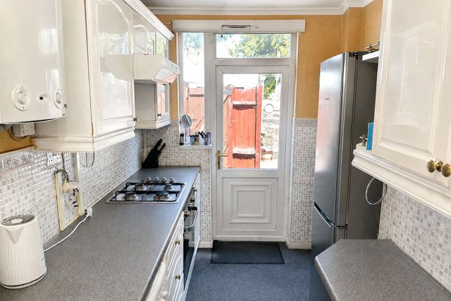 41, Ermington Crescent, West Midlands photo 3