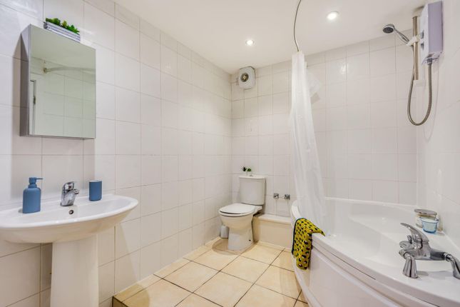 Flat 1, Burley Road, Leeds photo 4