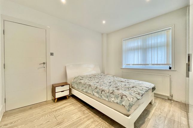 Thumbnail Room to rent in Colin Park, Colindale, London