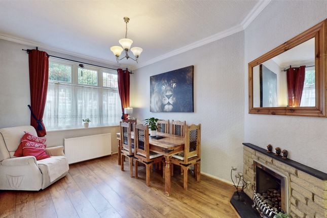 35, Derwent Gardens, Ilford photo 5