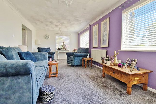 1, Gatefield Close, Frinton Homelands photo 3