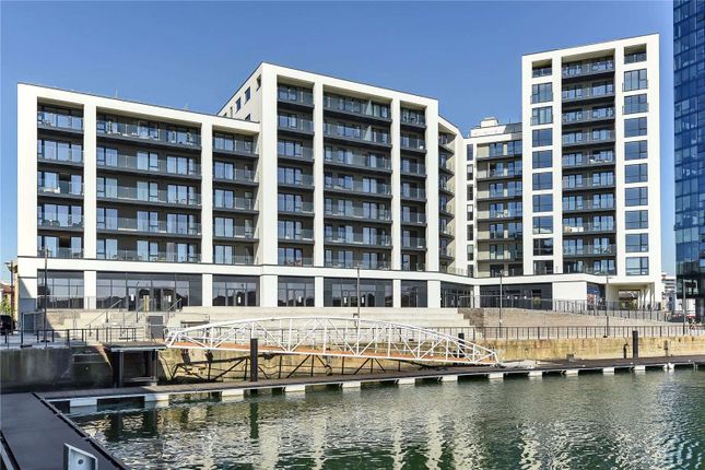 Thumbnail Flat to rent in Maritime Walk, Ocean Village, Southampton