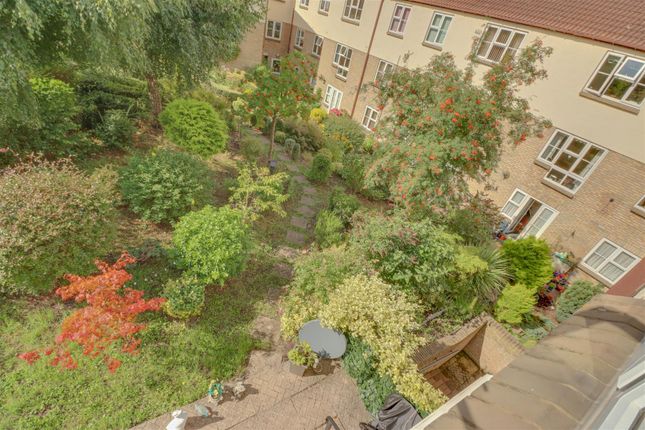 57, Sycamore Court, Stilemans, Wickford photo 4