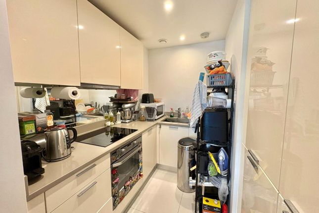Flat 422, Vantage Building, Station Approach, Hayes photo 4