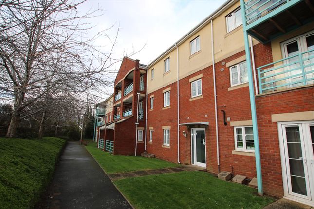 Flat to rent in Russell Walk, Exeter