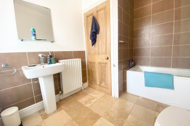 54a, Woodhall Road, Pudsey photo 5
