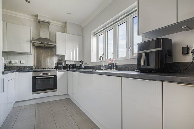 2, Blackthorn Grove, Kent photo 4