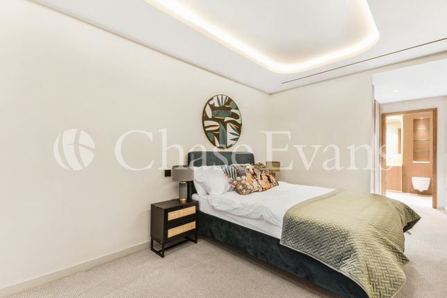 Flat to rent in Tottenham Court Road West, West End