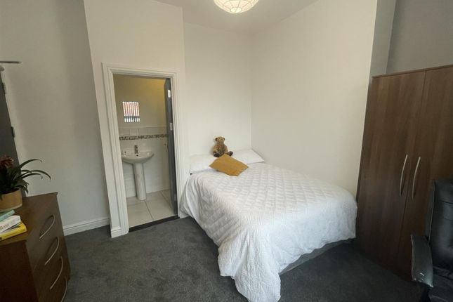 15a & 15b, Trafalgar Place, Swansea photo 4