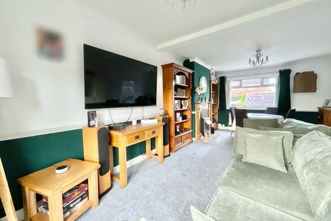 6 Priory Road, Stone photo 3