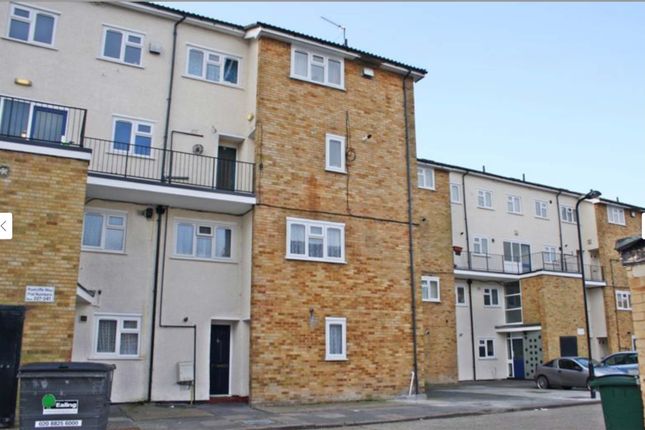 239, Radcliffe Way, Northolt photo 4