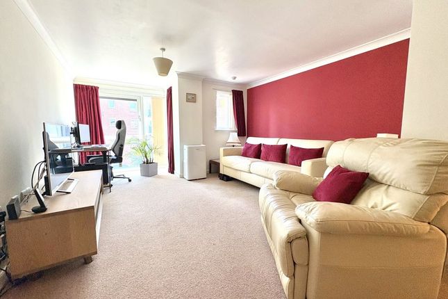 Flat 19, 3, Avenel Way, Poole photo 3