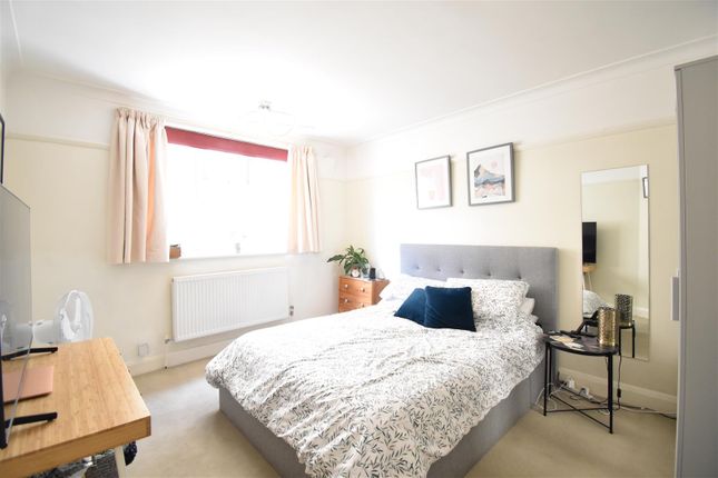 Flat to rent in St. Marks Hill, Surbiton