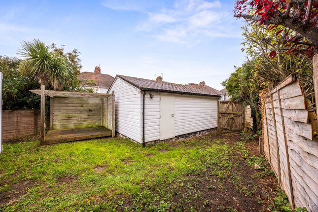 9 Manor Road, Lancing photo 4
