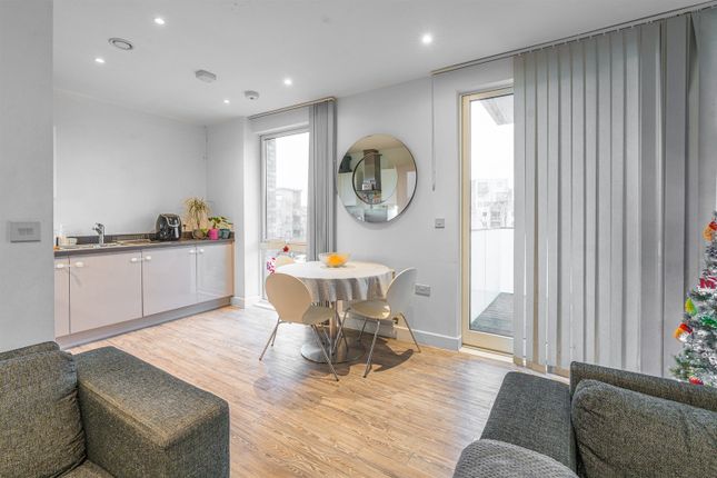 89, Hilltop Avenue, London photo 4