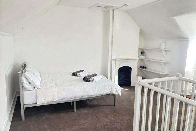 Room 6, 14, Brougham Road, London photo 2