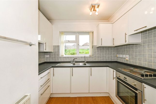 Flat 16, Regnum Court, Chichester photo 3