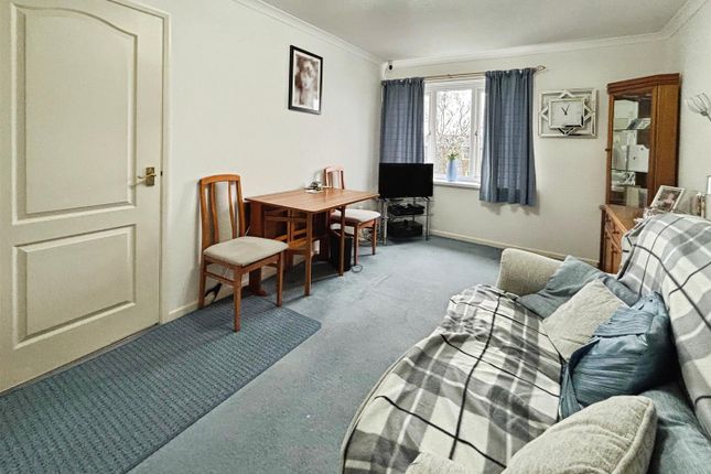 11, Hatton Close, Bradford photo 4