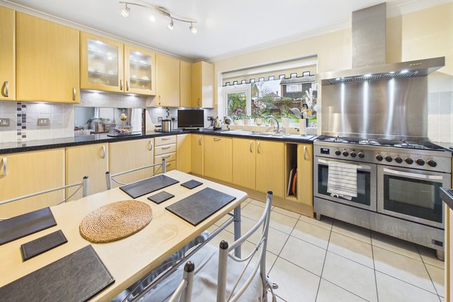 3, Longfield, Hemel Hempstead photo 2