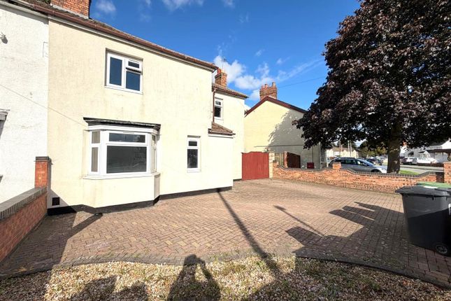 67, Parkfield Crescent, Wolverhampton photo 2