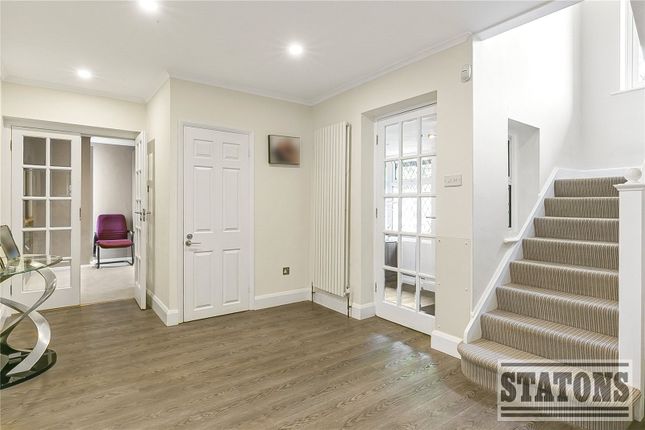 3, Parkgate Avenue, Hadley Wood photo 3