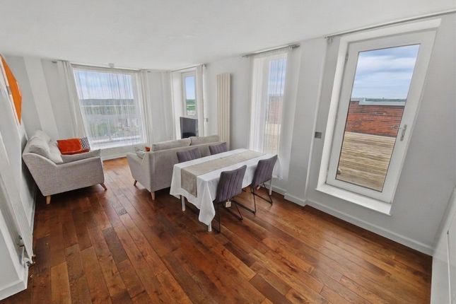 149 Cedar Court, Manchester photo 2