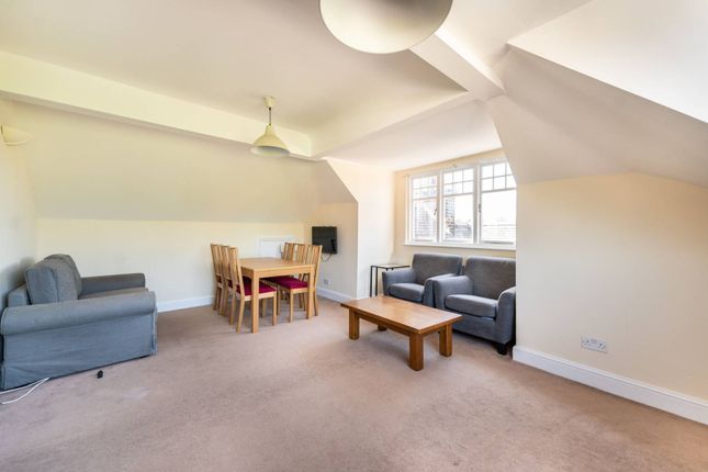 Flat to rent in Dartmouth Road, Mapesbury Estate, London