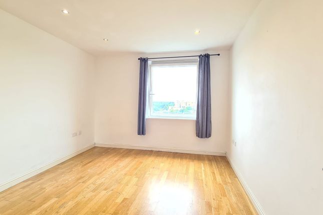 Flat 923, The Blenheim Centre, Hounslow photo 2