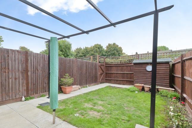 135, Alcock Crescent, Dartford photo 4