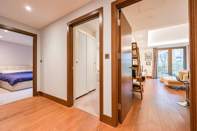 2-bed flat on Fetter Lane, City, £1,100,000