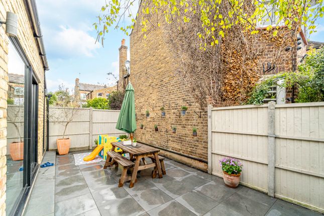 Flat for sale in North View Road, London