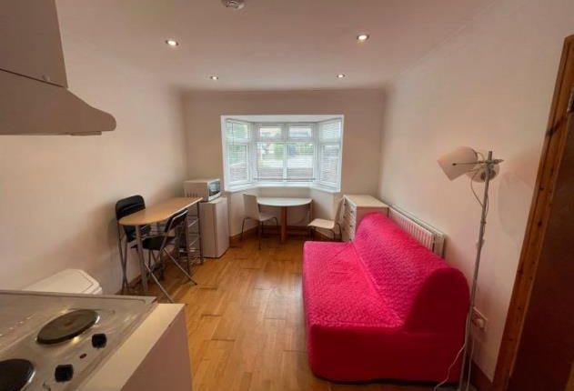 1, 6, Hoylake Road, LONDON photo 3