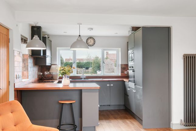 3 Bungalow Sinton Green, Worcester photo 3