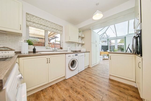 Brinkley Crescent, Colchester photo 3