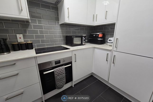 Flat, Greenacres Glyn Avenue, Barnet photo 3