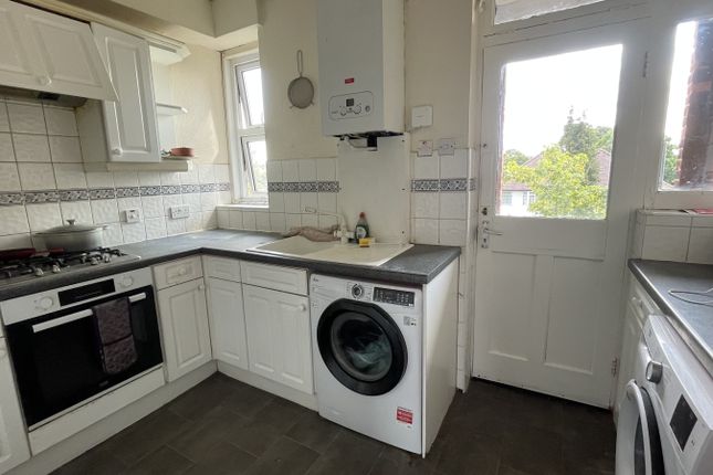 24 River Bank, Winchmore Hill photo 5