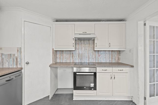 43 Strathlogie, Westfield, West Lothian photo 4