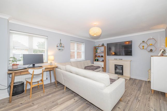 30, Hilton Close, Kent photo 2