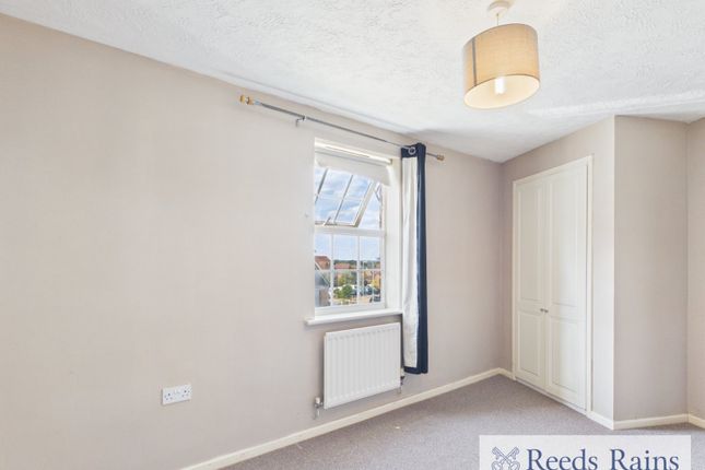 11, Carew Close, Grays photo 5