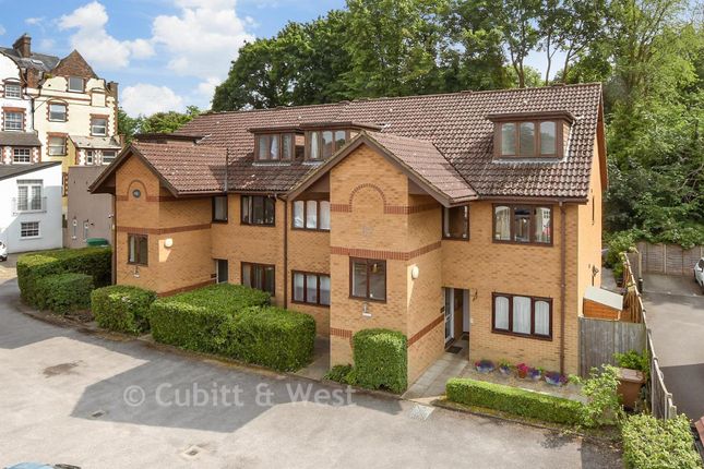 1-bed flat on Howard House, Holmesdale Road, Reigate, £280,000