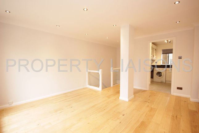 Terraced house to rent in Welland Mews, West Wapping