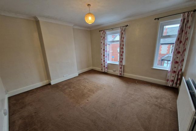 28, Watlands View, Newcastle under Lyme photo 2